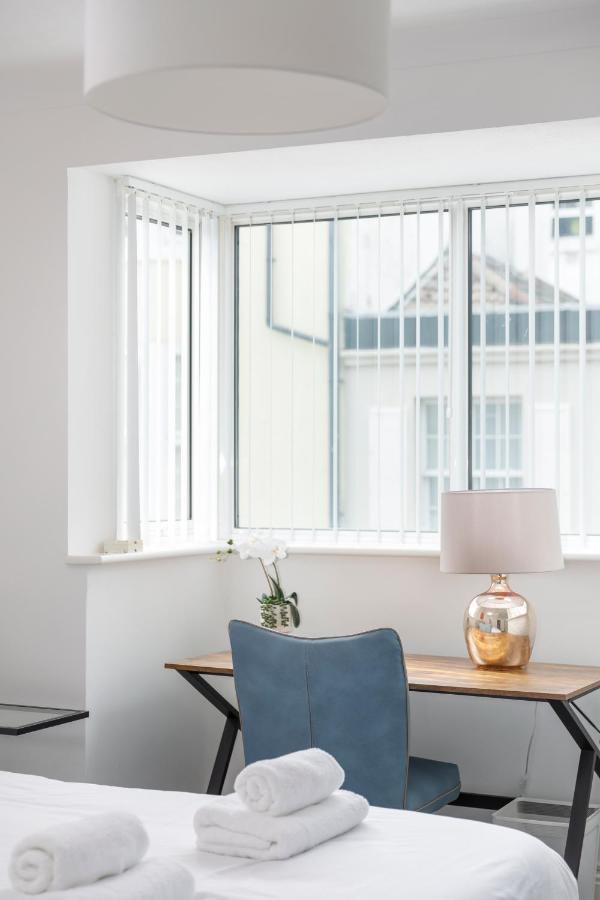 Beachside Retreat 2-Bedroom Gem With Free Private Parking & Outdoor Space Hove Buitenkant foto