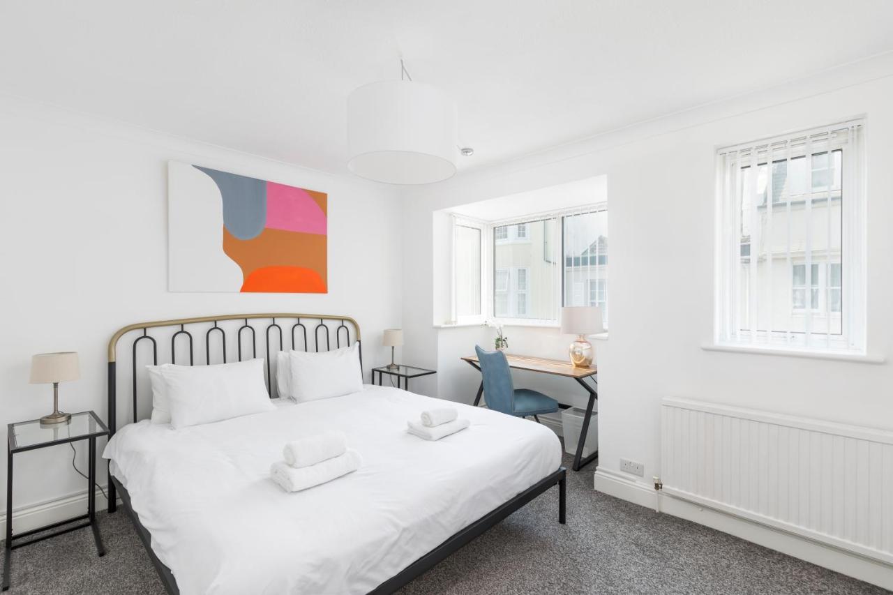 Beachside Retreat 2-Bedroom Gem With Free Private Parking & Outdoor Space Hove Buitenkant foto