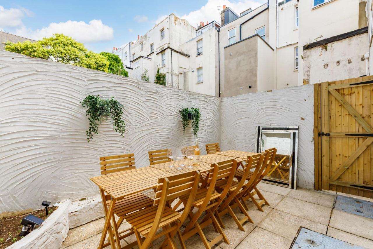 Beachside Retreat 2-Bedroom Gem With Free Private Parking & Outdoor Space Hove Buitenkant foto