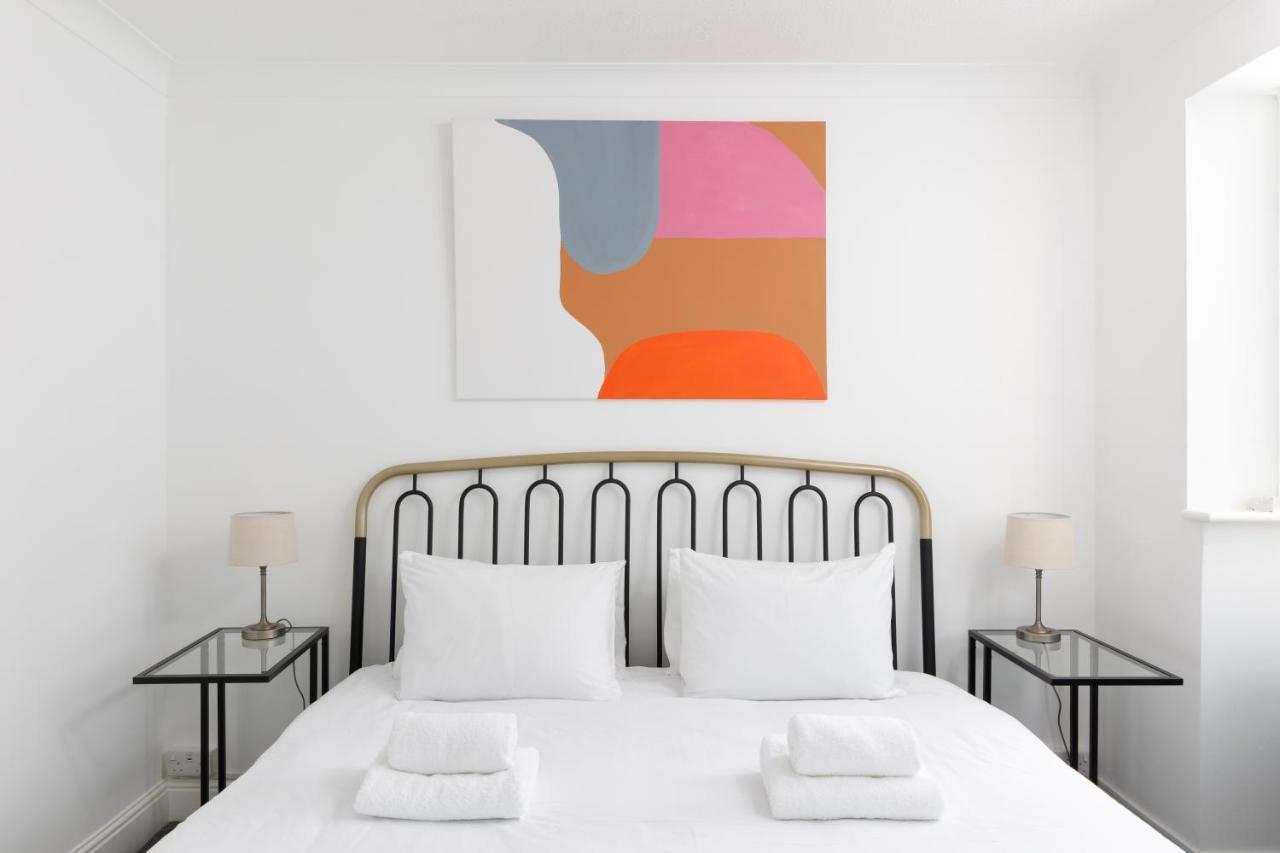 Beachside Retreat 2-Bedroom Gem With Free Private Parking & Outdoor Space Hove Buitenkant foto