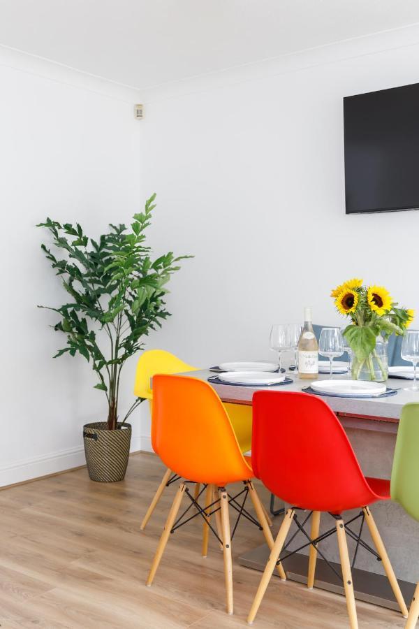 Beachside Retreat 2-Bedroom Gem With Free Private Parking & Outdoor Space Hove Buitenkant foto