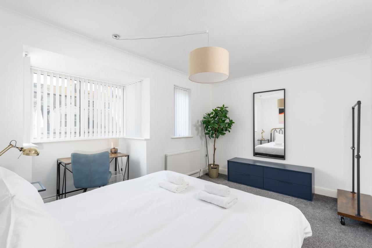 Beachside Retreat 2-Bedroom Gem With Free Private Parking & Outdoor Space Hove Buitenkant foto