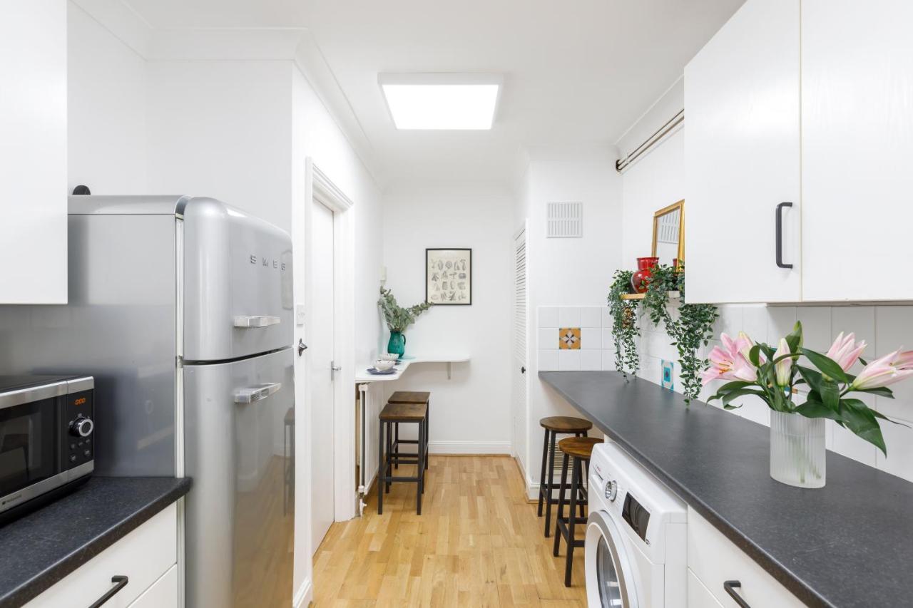 Beachside Retreat 2-Bedroom Gem With Free Private Parking & Outdoor Space Hove Buitenkant foto