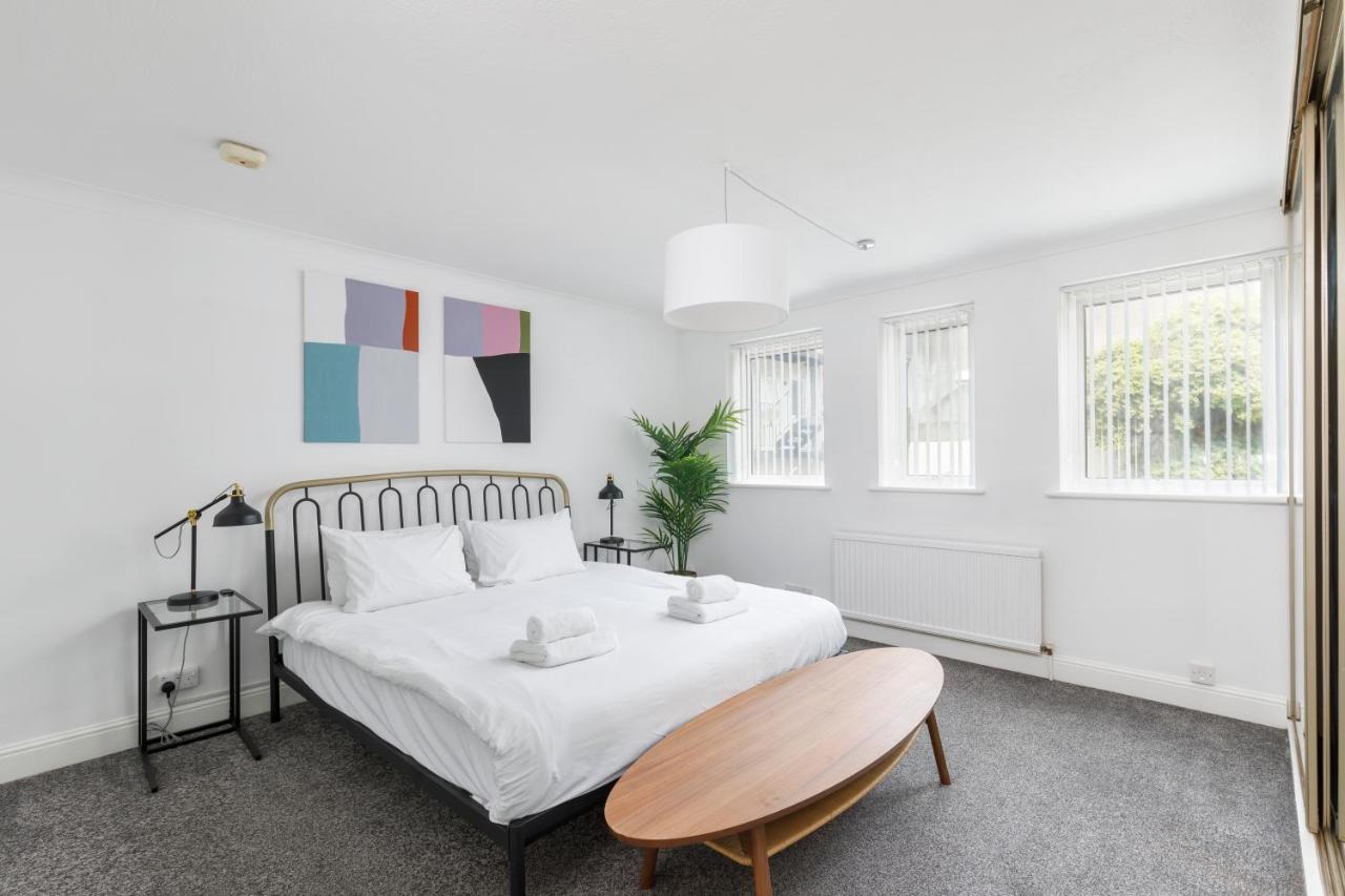 Beachside Retreat 2-Bedroom Gem With Free Private Parking & Outdoor Space Hove Buitenkant foto
