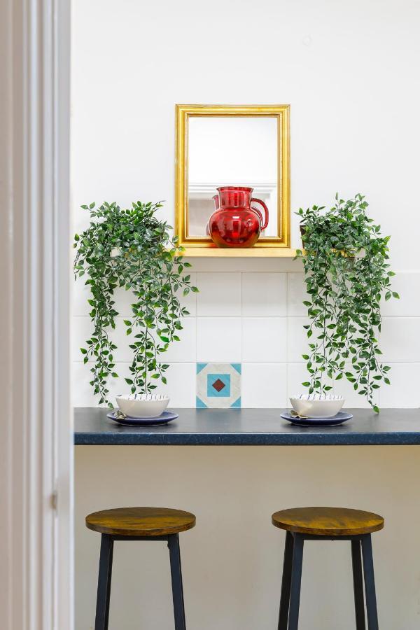 Beachside Retreat 2-Bedroom Gem With Free Private Parking & Outdoor Space Hove Buitenkant foto