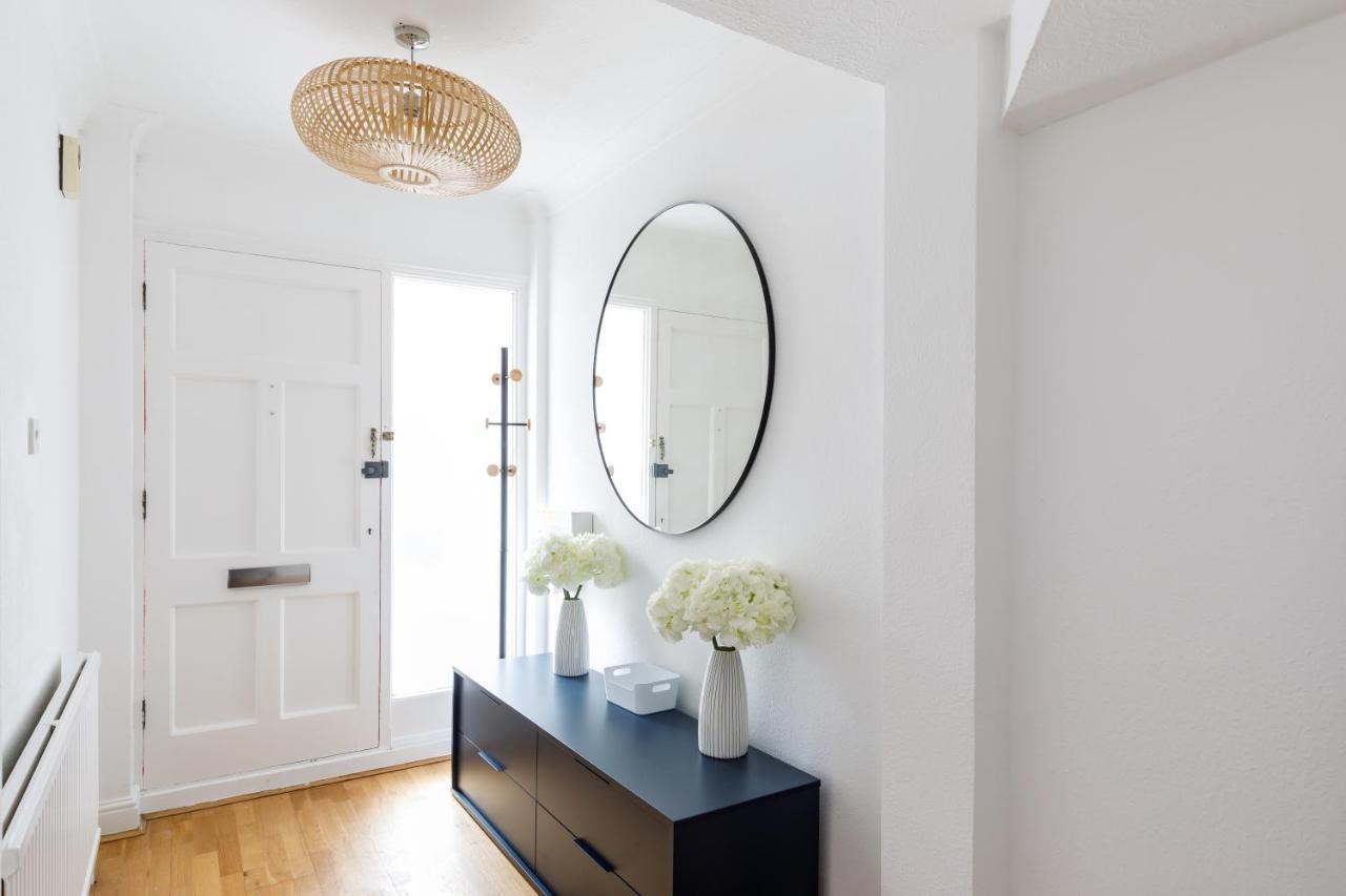 Beachside Retreat 2-Bedroom Gem With Free Private Parking & Outdoor Space Hove Buitenkant foto