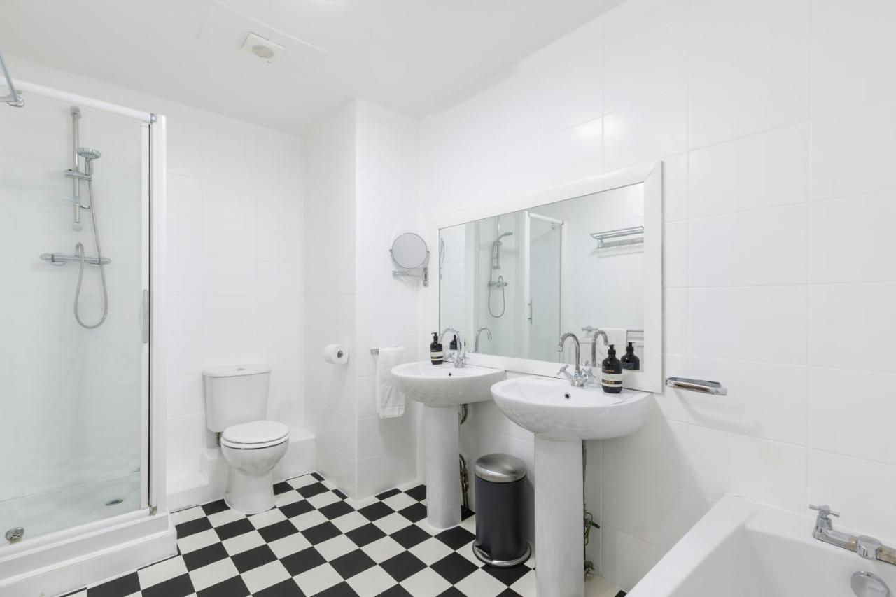 Beachside Retreat 2-Bedroom Gem With Free Private Parking & Outdoor Space Hove Buitenkant foto